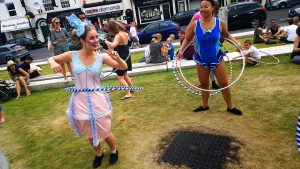 Loretta-Hope-circusmash-community-entertainment-actress-birmingham-circus-theatre-Hullabaloo-JQ-Fest-Jewellery-Quarter-Festival-performer-hula-hoop-juggling-aerialist-what's-on-free-performances-outdoor-family-fun-children's-entertainers
