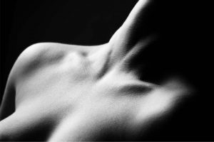 Loretta-Hope-Denyer-photographer-black-and-white-photography-art-nude-bodyscape-artistic-implied-model-Birmingham-modelling-photoshoot-studio-Loughborough-travel