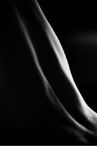 Loretta-Hope-Denyer-photographer-black-and-white-photography-art-nude-bodyscape-artistic-implied-model-Birmingham-modelling-photoshoot-studio-Loughborough-travel-Bham-Brum